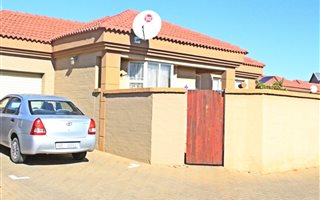 2 Bedroom Townhouse in Groenvlei