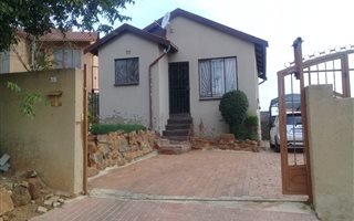 2 Bedroom House in Meredale