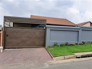 3 Bed House in Olievenhoutbosch