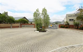 2 Bedroom Apartment in Brackenfell Central