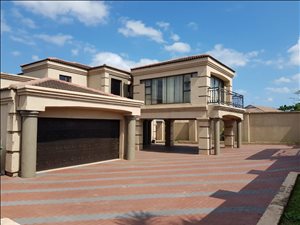 5 Bed House in Birdswood