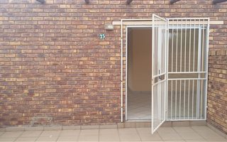 2 Bedroom Apartment in Meyerspark