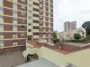 3 Bed Apartment in Essenwood