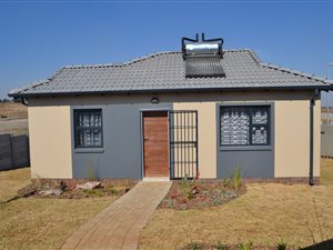 2 Bed House in Roodepoort Central