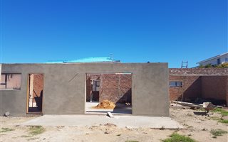 2 Bedroom Duet in Stilbaai