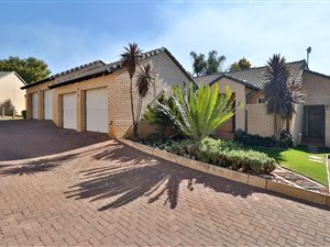 3 Bed Townhouse in Moreleta Park