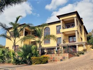 7 Bed House in Newlands