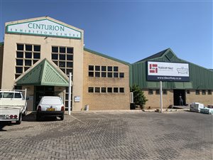1200 m² Industrial space in Rooihuiskraal