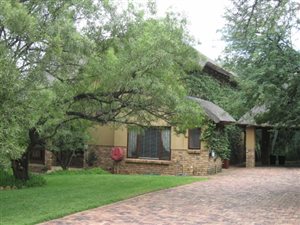 4 Bed House in Boschenvaal Riverfront Lodge