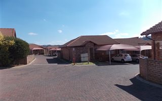 2 Bedroom Townhouse in Mondeor