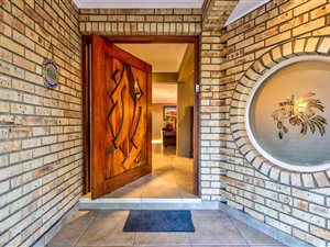 5 Bedroom House in Blue Gill