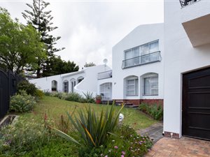 4 Bed House in Montclair