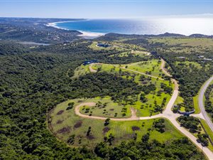 889 m² Land available in Cintsa