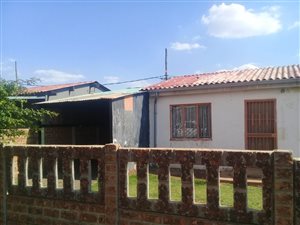 2 Bed House in Etwatwa