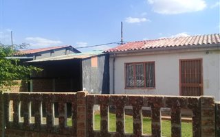 2 Bedroom House in Etwatwa