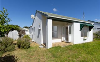 3 Bedroom Cluster in Kommetjie