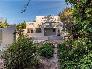 Studio Apartment in Somerset West Central