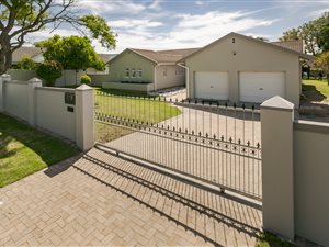 4 Bedroom House in Miramar