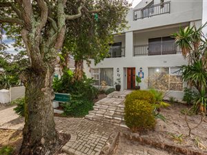 10 Bed House in Rondebosch East