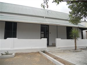 4 Bedroom House in Graaff Reinet