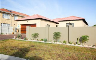 3 Bedroom House in Kragga Kamma
