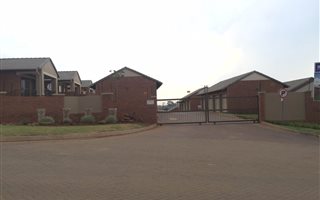 3 Bedroom Townhouse in Mooikloof Ridge