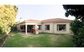 3 Bedroom Cluster in Silver Lakes Golf Estate