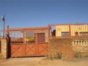 2 Bed House in Etwatwa