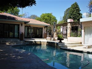 4 Bed House in River Club
