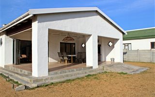 2 Bedroom House in Struisbaai