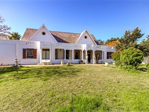 4 Bed House in Strand Central