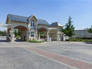 3 Bedroom House in Nooitgedacht