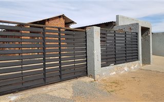 3 Bedroom House in Roodepan