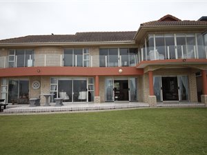 5 Bed House in Outeniqua Strand