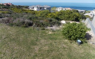 755 m² Land available in Mossel Bay Golf Estate