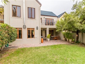 3 Bed House in Devonvale Golf & Wine Estate