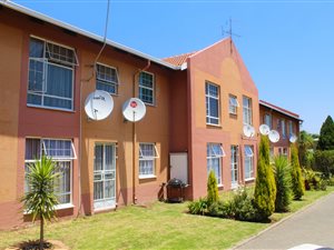 2 Bedroom Townhouse in Verwoerdpark