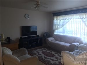 3 Bed Simplex in Athlone Park