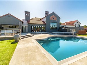 5 Bed House in Mooikloof Equestrian Estate