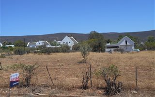 1000 m² Land available in McGregor