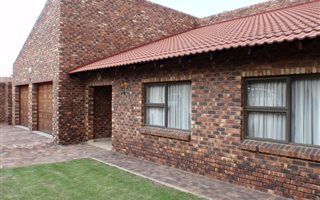 4 Bedroom House in Vanderbijlpark SE4