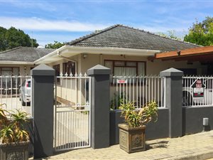 4 Bed House in Somerset West Central