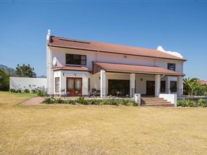4 Bed House in Sir Lowrys and surrounds