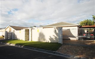 4 Bedroom House in Sunridge