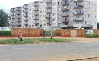 2 Bedroom Flat in Weavind Park