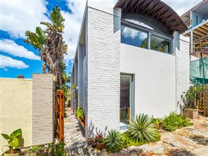3 Bed House in St James