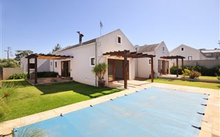 3 Bedroom House in Kelderhof Country Village