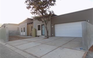 3 Bedroom House in Geelhoutpark