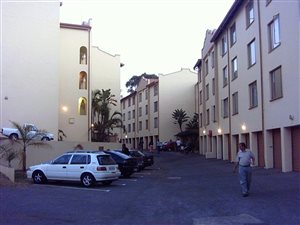 2 Bed Flat in Helderkruin
