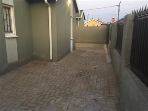 3 Bed House in Rosslyn